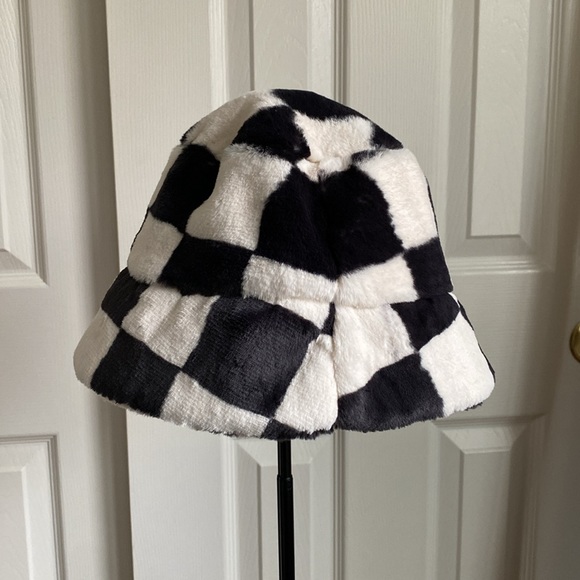 H&M faux fur bucket hat - Picture 1 of 8
